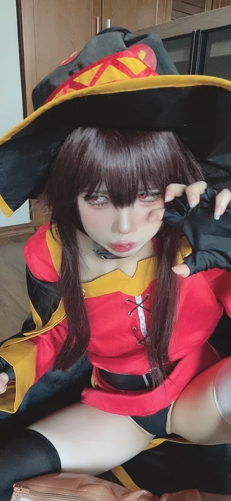 Coser-PoppaChan-Konosuba-Megumin-063.webp