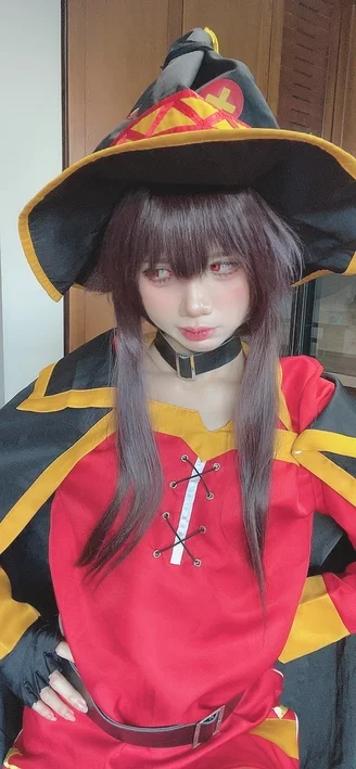 Coser-PoppaChan-Konosuba-Megumin-065.webp