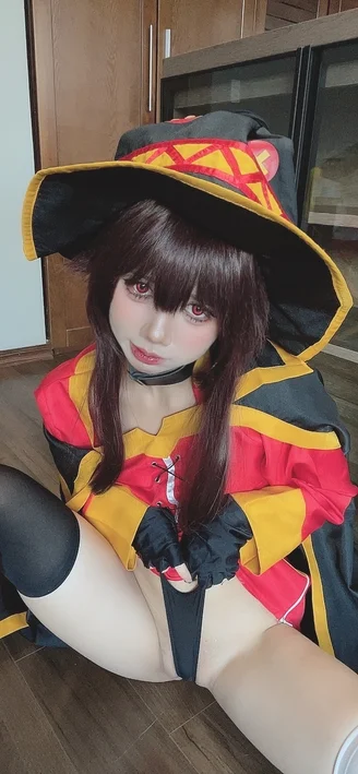 Coser-PoppaChan-Konosuba-Megumin-066.webp