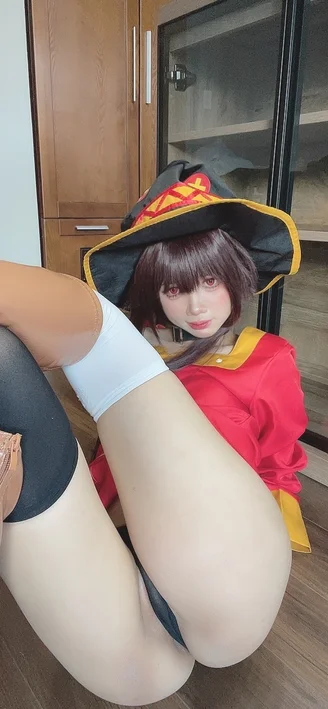 Coser-PoppaChan-Konosuba-Megumin-071.webp