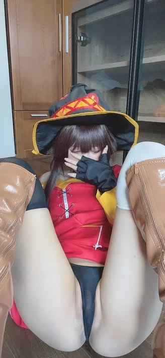 Coser-PoppaChan-Konosuba-Megumin-078.webp