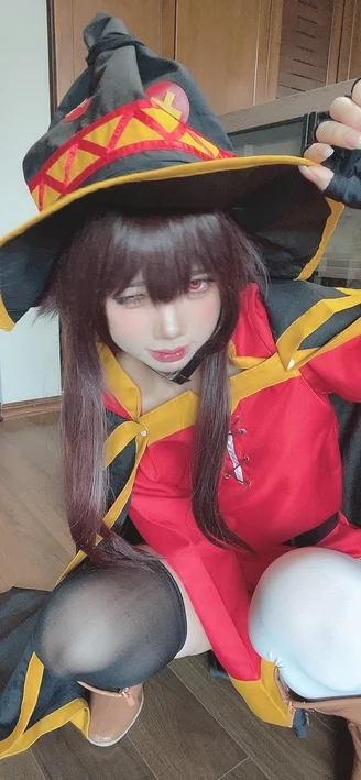 Coser-PoppaChan-Konosuba-Megumin-098.webp