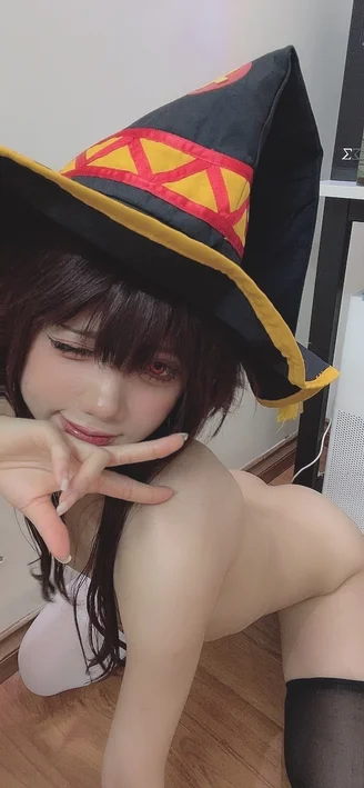 Coser-PoppaChan-Konosuba-Megumin-103.webp