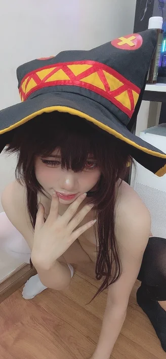 Coser-PoppaChan-Konosuba-Megumin-110.webp