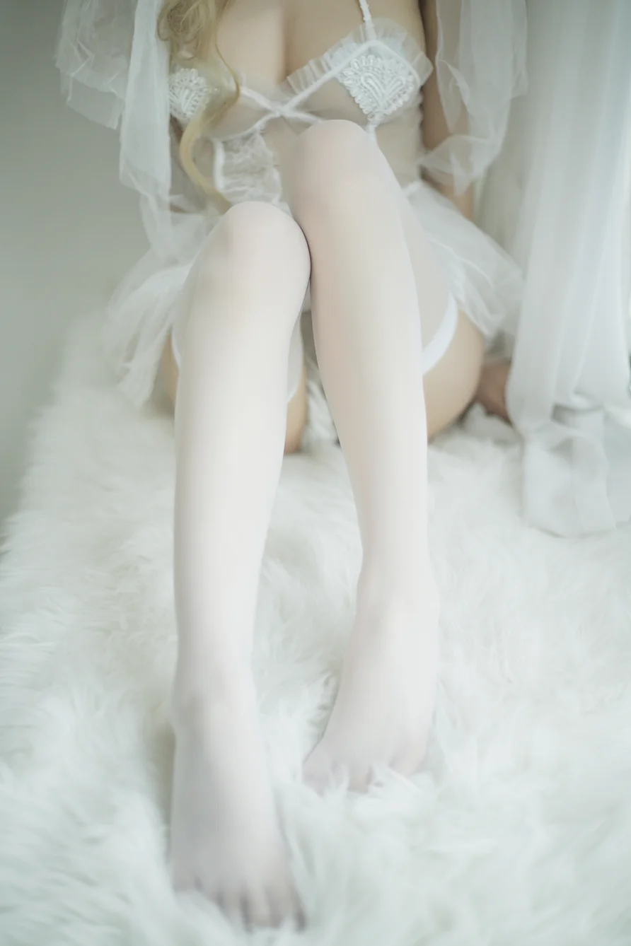 Coser-Qing-shui-you-nai-002.webp