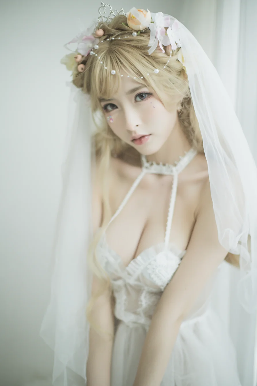 Coser-Qing-shui-you-nai-004.webp