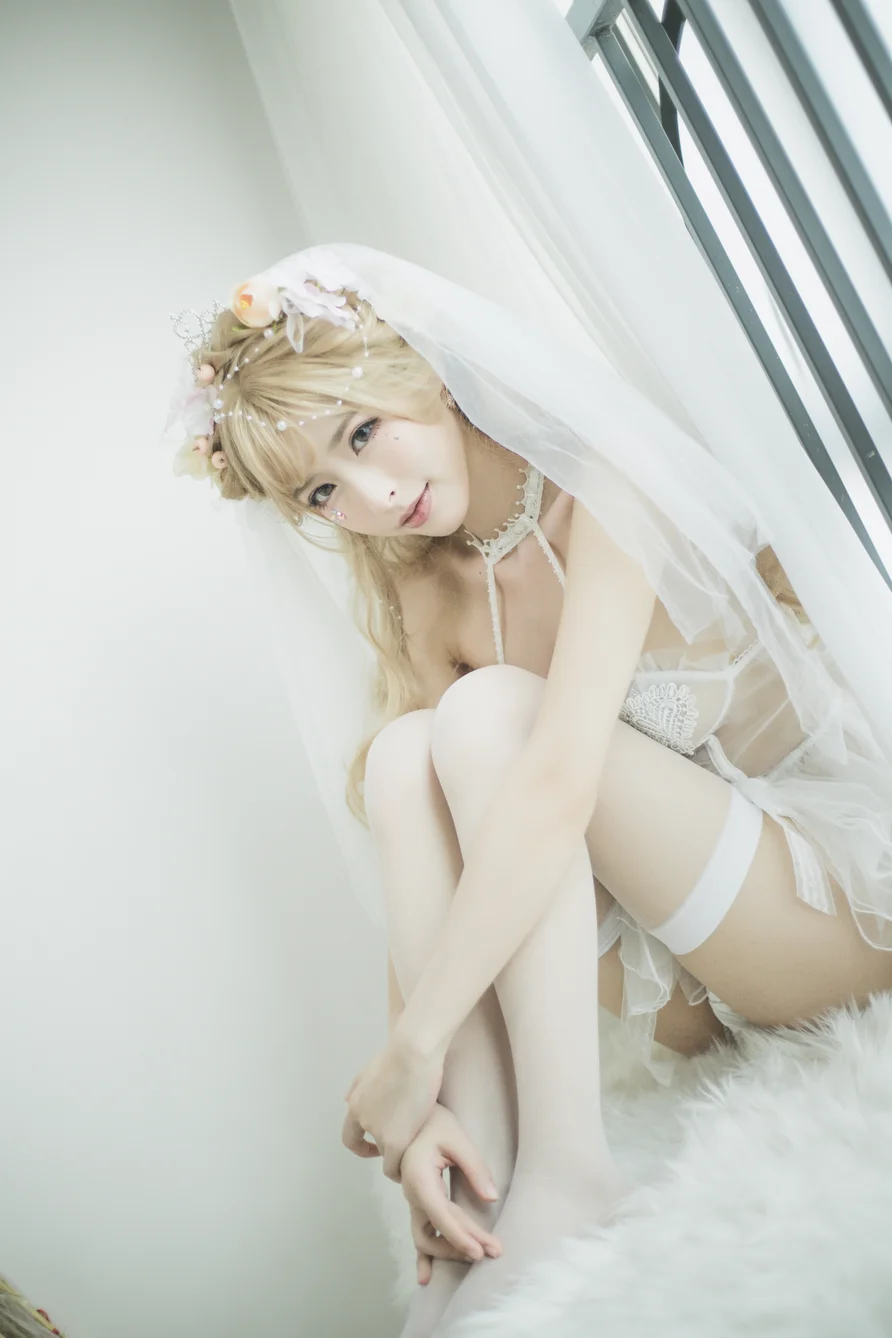 Coser-Qing-shui-you-nai-012.webp