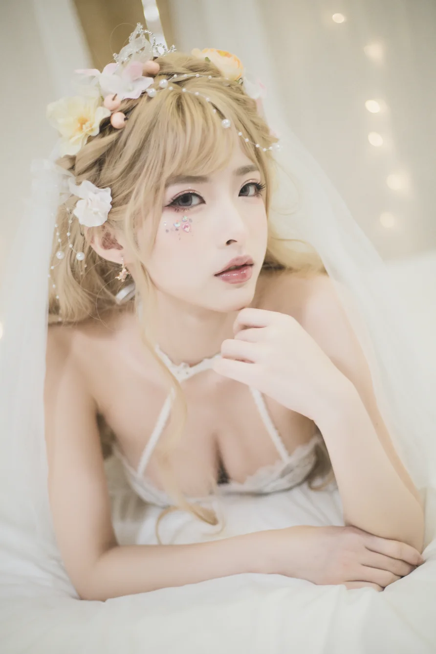 Coser-Qing-shui-you-nai-015.webp