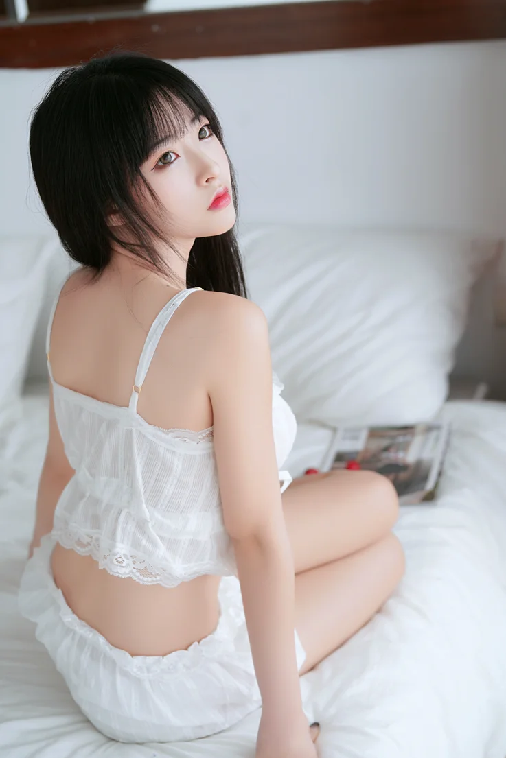 Coser-Qing-shui-you-nai-032.webp