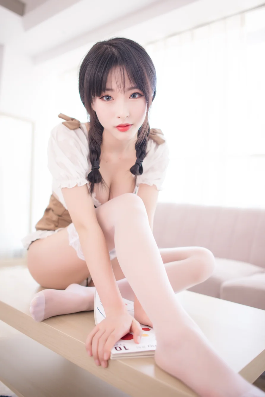 Coser-Qing-shui-you-nai-73-007.webp