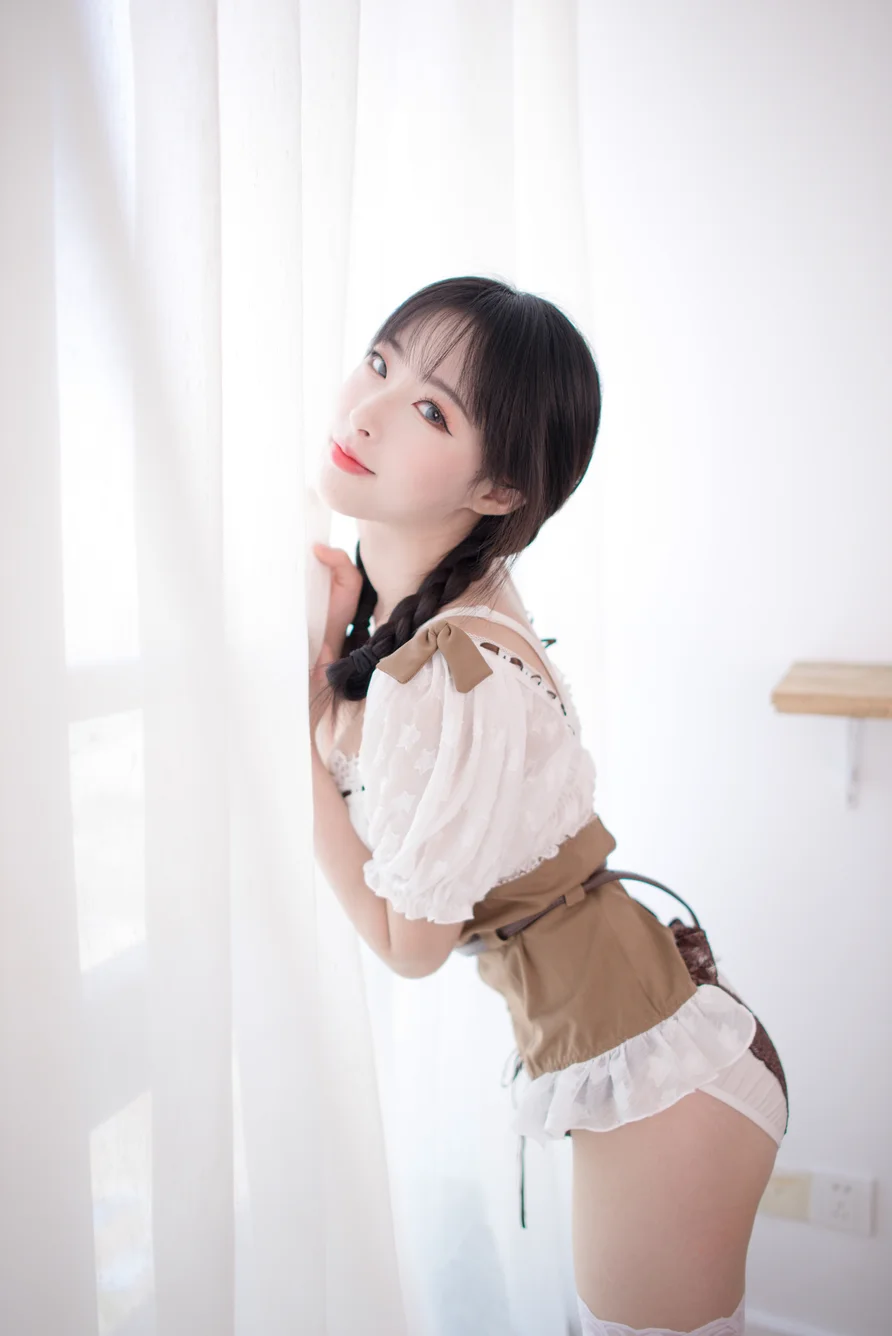 Coser-Qing-shui-you-nai-73-013.webp