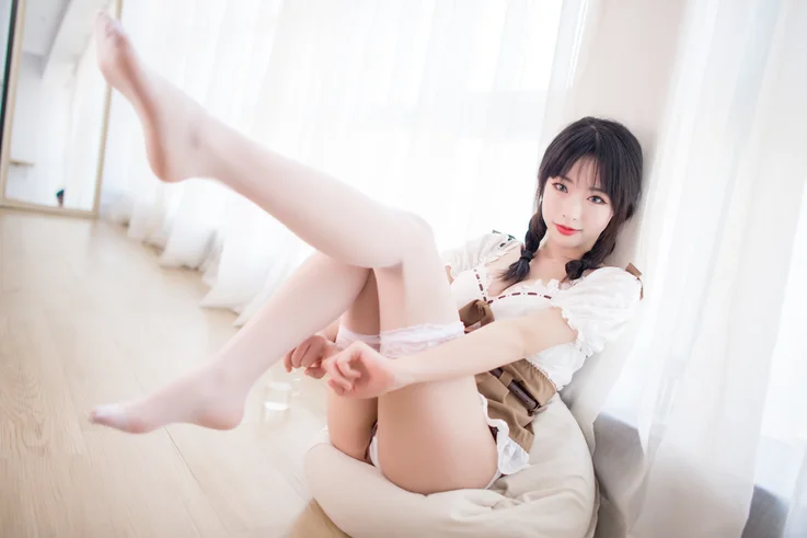 Coser-Qing-shui-you-nai-73-026.webp