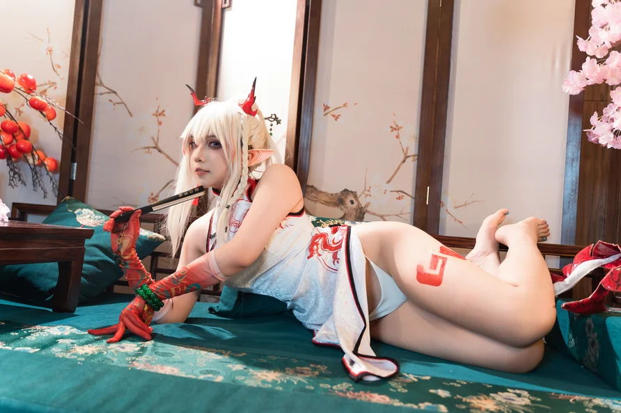 Coser-Xiao-he-tian-jiu-and--001.webp