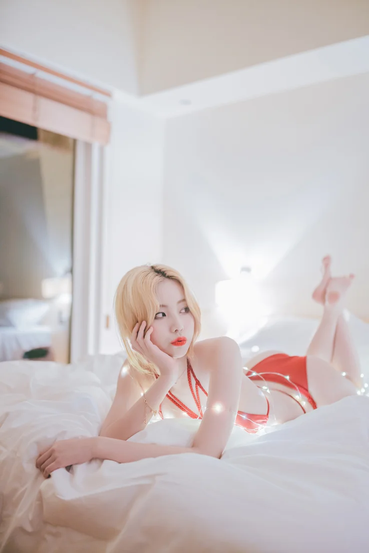 SAINT-Photolife-Yuna-Vol.16-Yunas-Jeju-Story-Part-2-025.webp