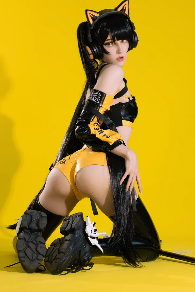 Coser-Candy-Ball-Cyber-Kitty-038.webp