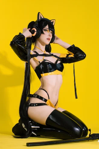 Coser-Candy-Ball-Cyber-Kitty-041.webp