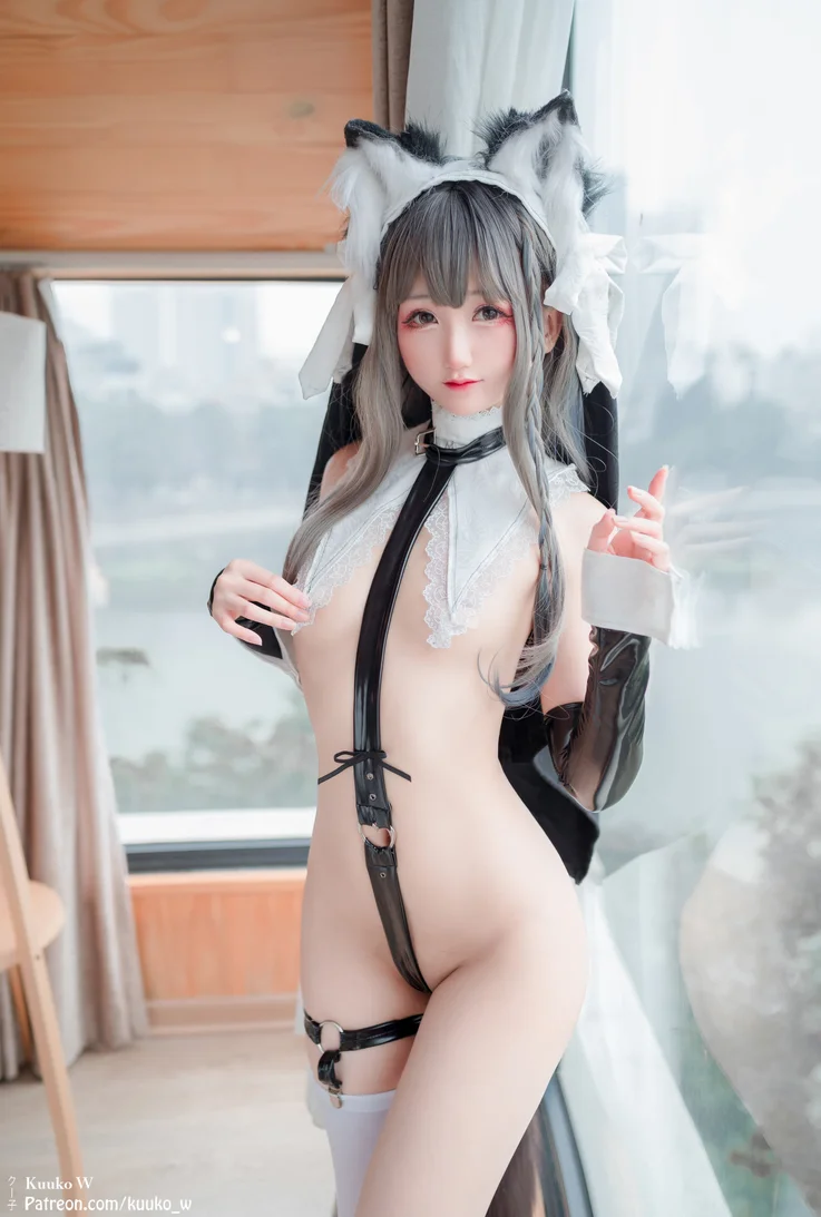 Coser-KuukoW-No.136-Quiet-Listener-023.webp