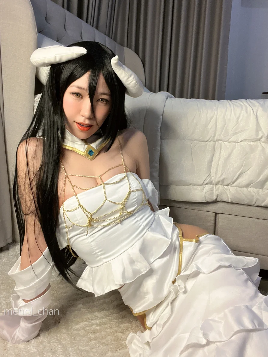 Coser-Meriol-Chan-Albedo-Cosplay-Overlord-001.webp