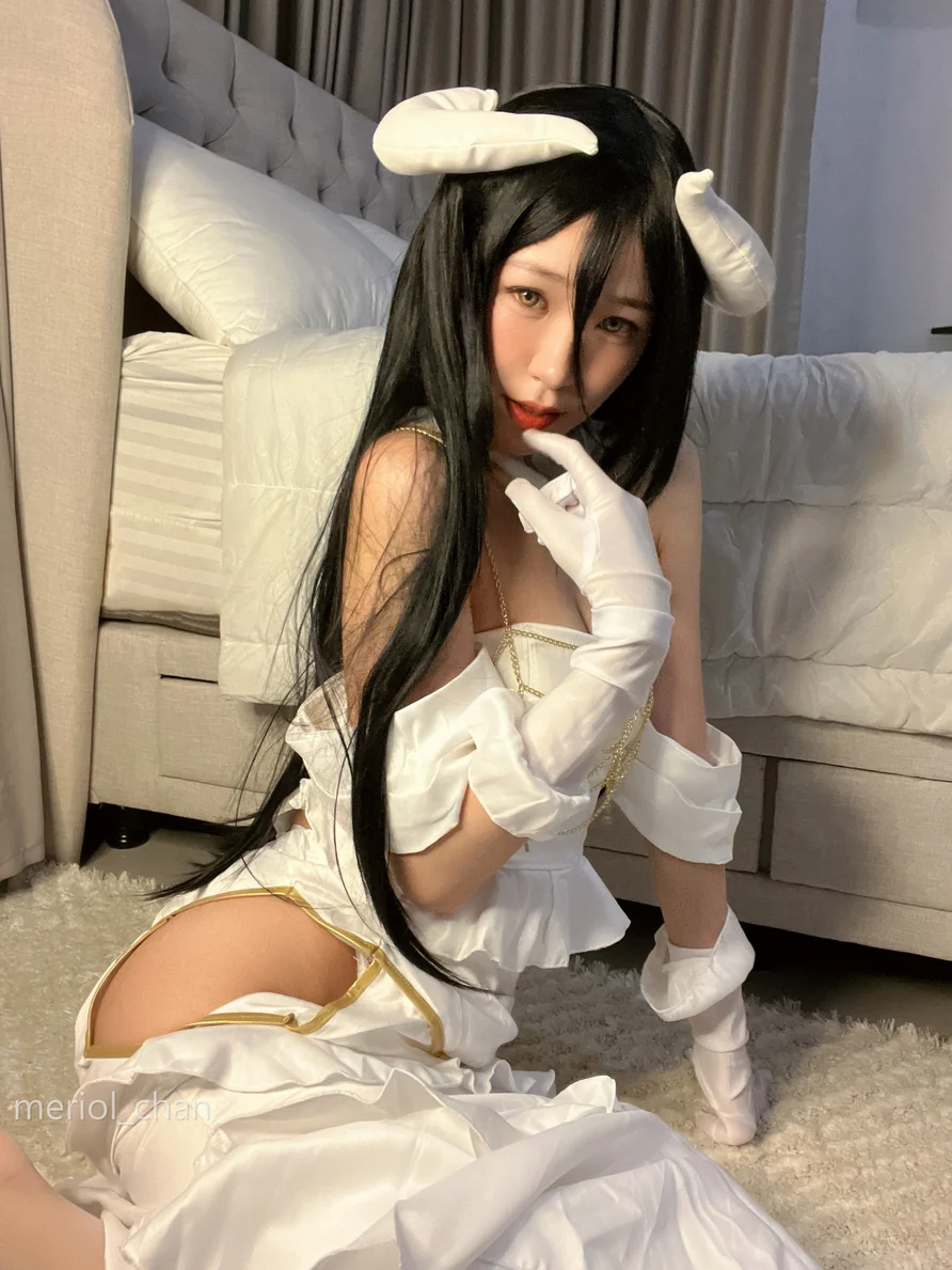 Coser-Meriol-Chan-Albedo-Cosplay-Overlord-002.webp