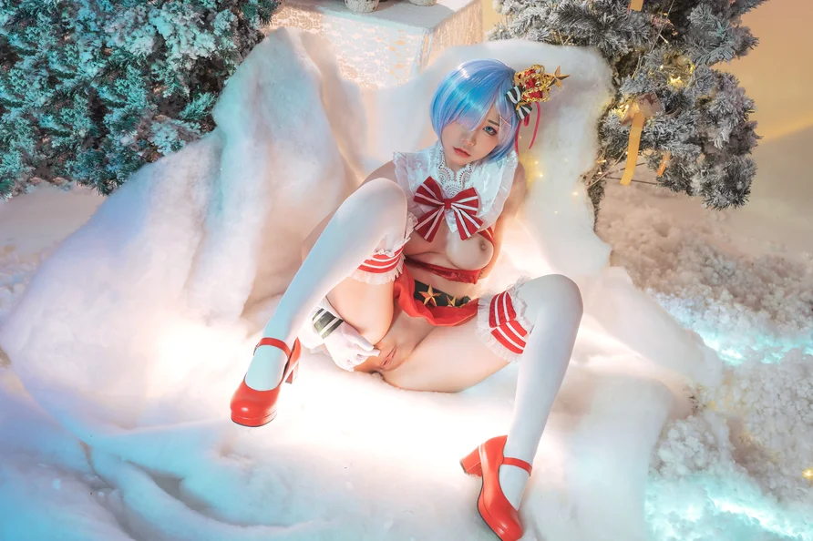 Coser-Nekokoyoshi-Christmas-Begins-015.webp