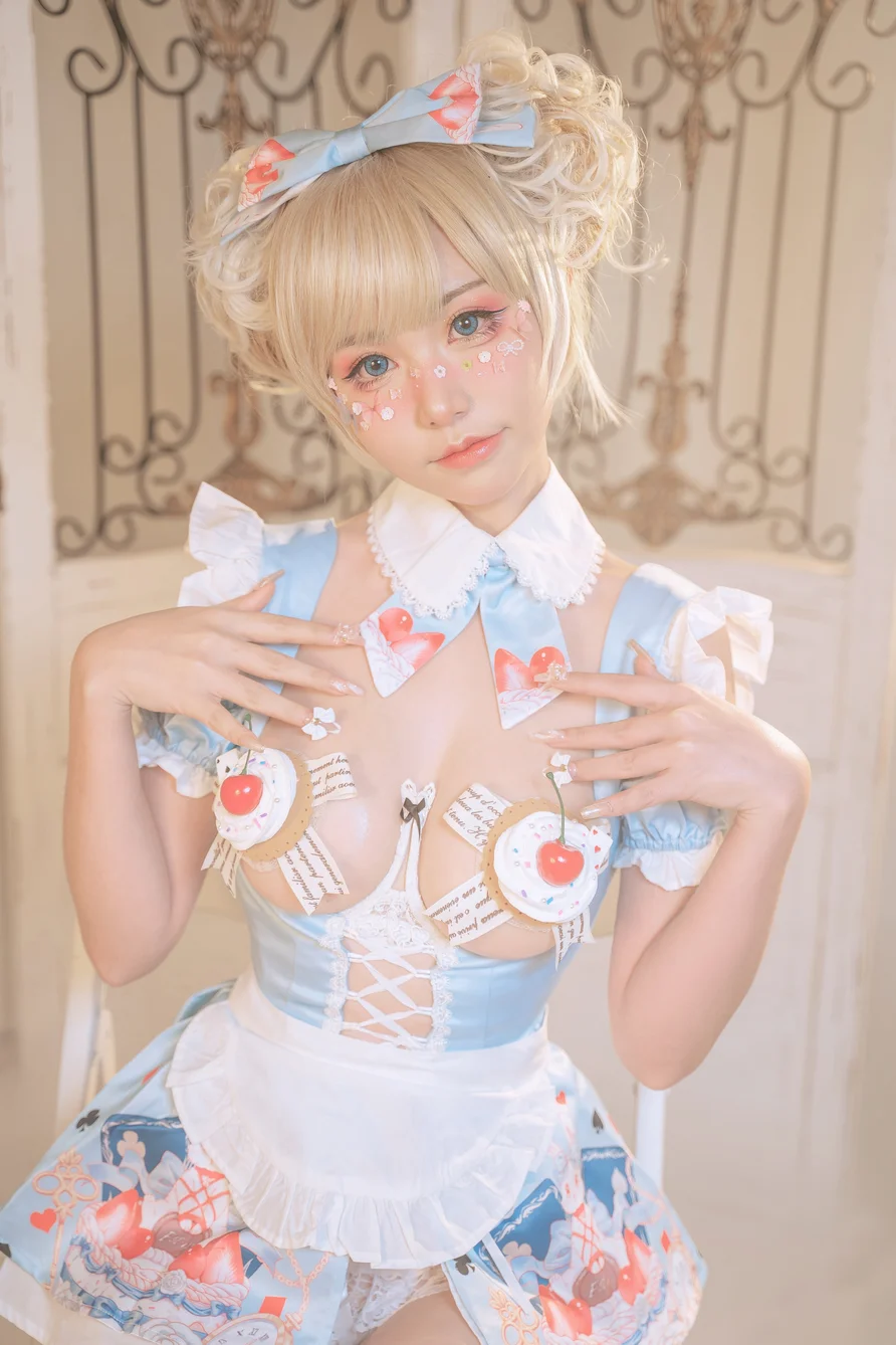 Coser-Nekokoyoshi-Private-Tea-Party-003.webp