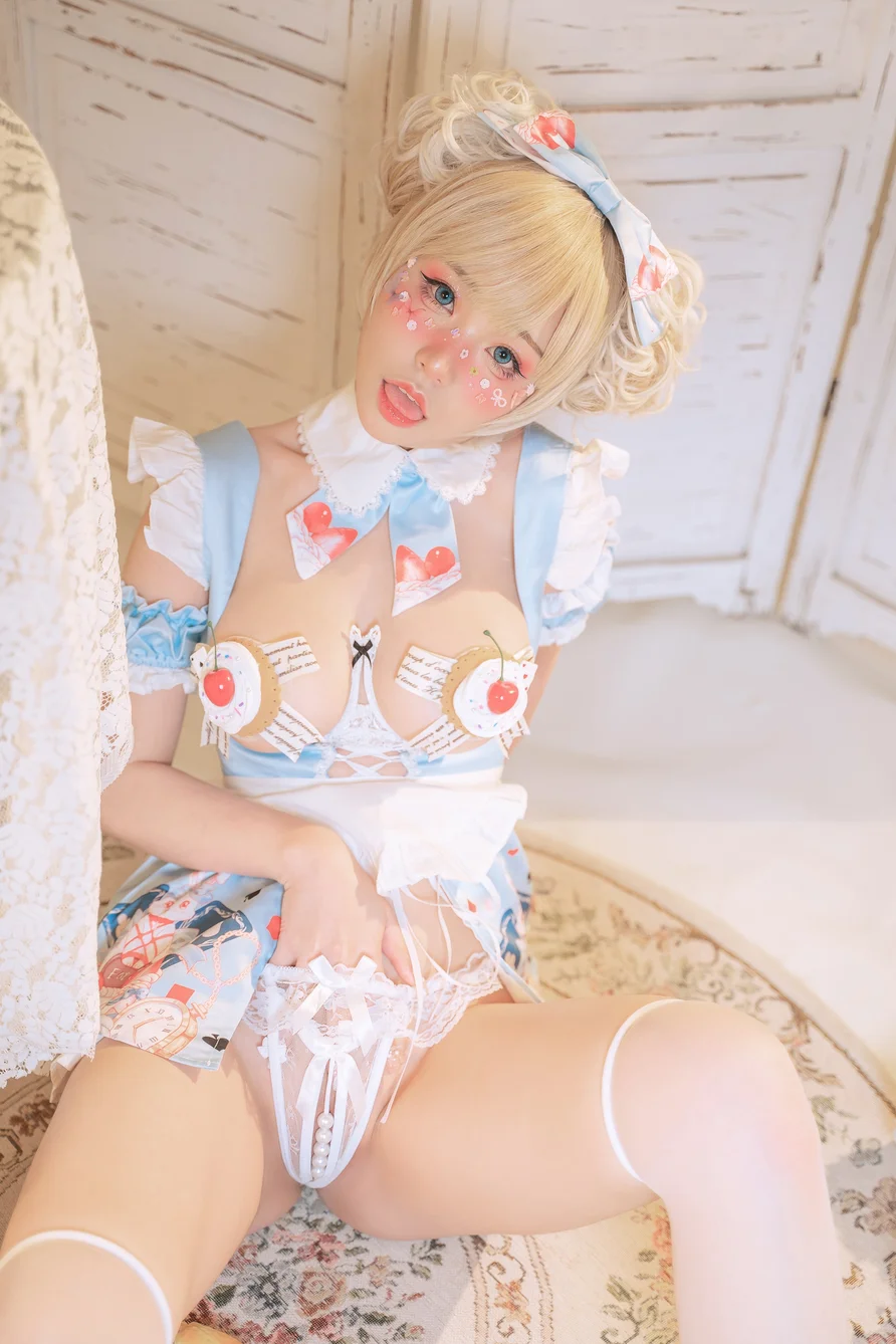 Coser-Nekokoyoshi-Private-Tea-Party-020.webp