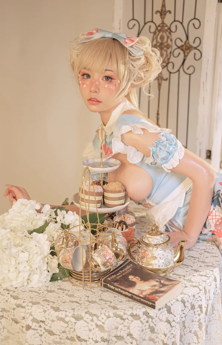 Coser-Nekokoyoshi-Private-Tea-Party-022.webp