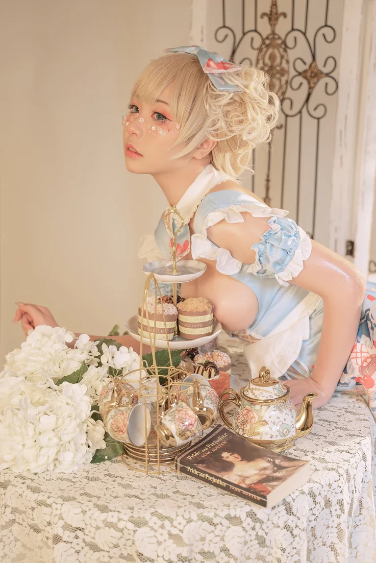 Coser-Nekokoyoshi-Private-Tea-Party-023.webp