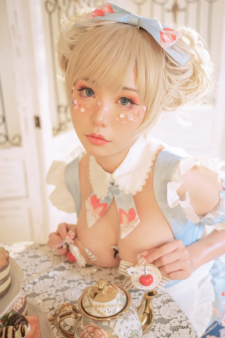 Coser-Nekokoyoshi-Private-Tea-Party-031.webp