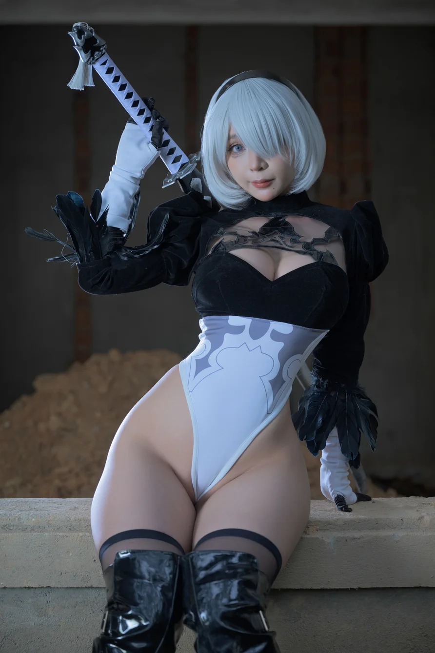 Coser-UmekoJ-NierAutomata-002.webp