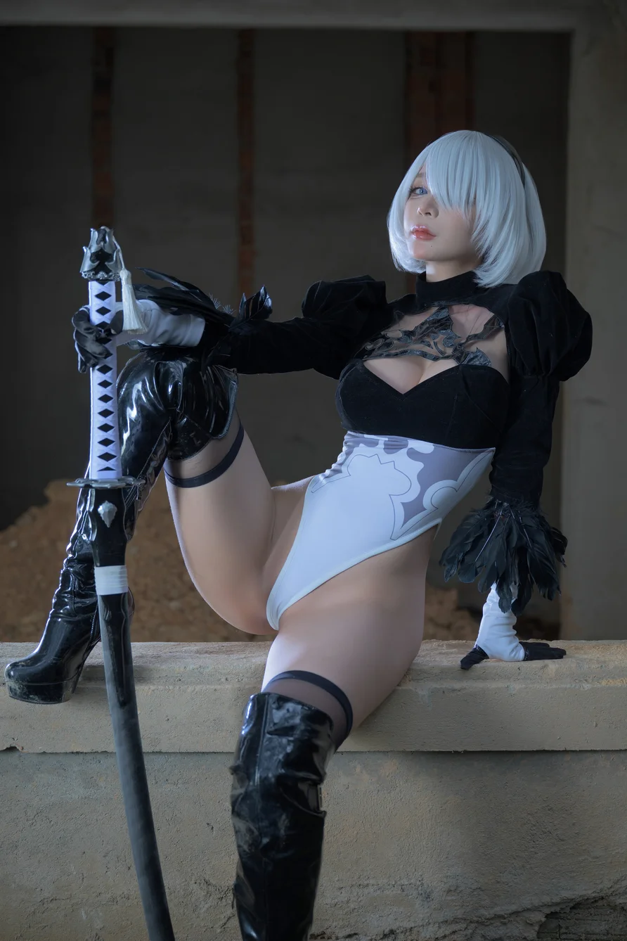 Coser-UmekoJ-NierAutomata-003.webp