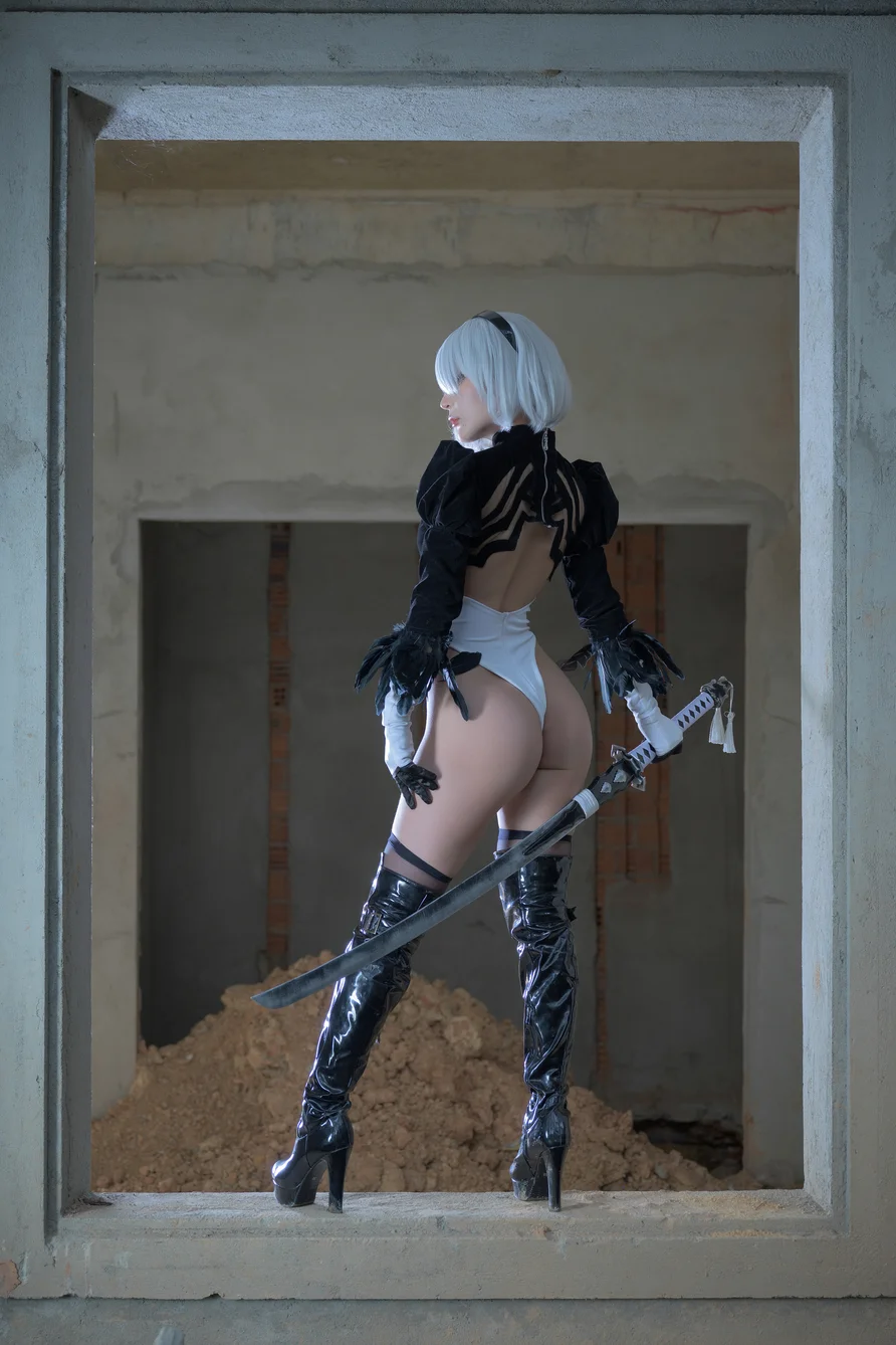 Coser-UmekoJ-NierAutomata-008.webp