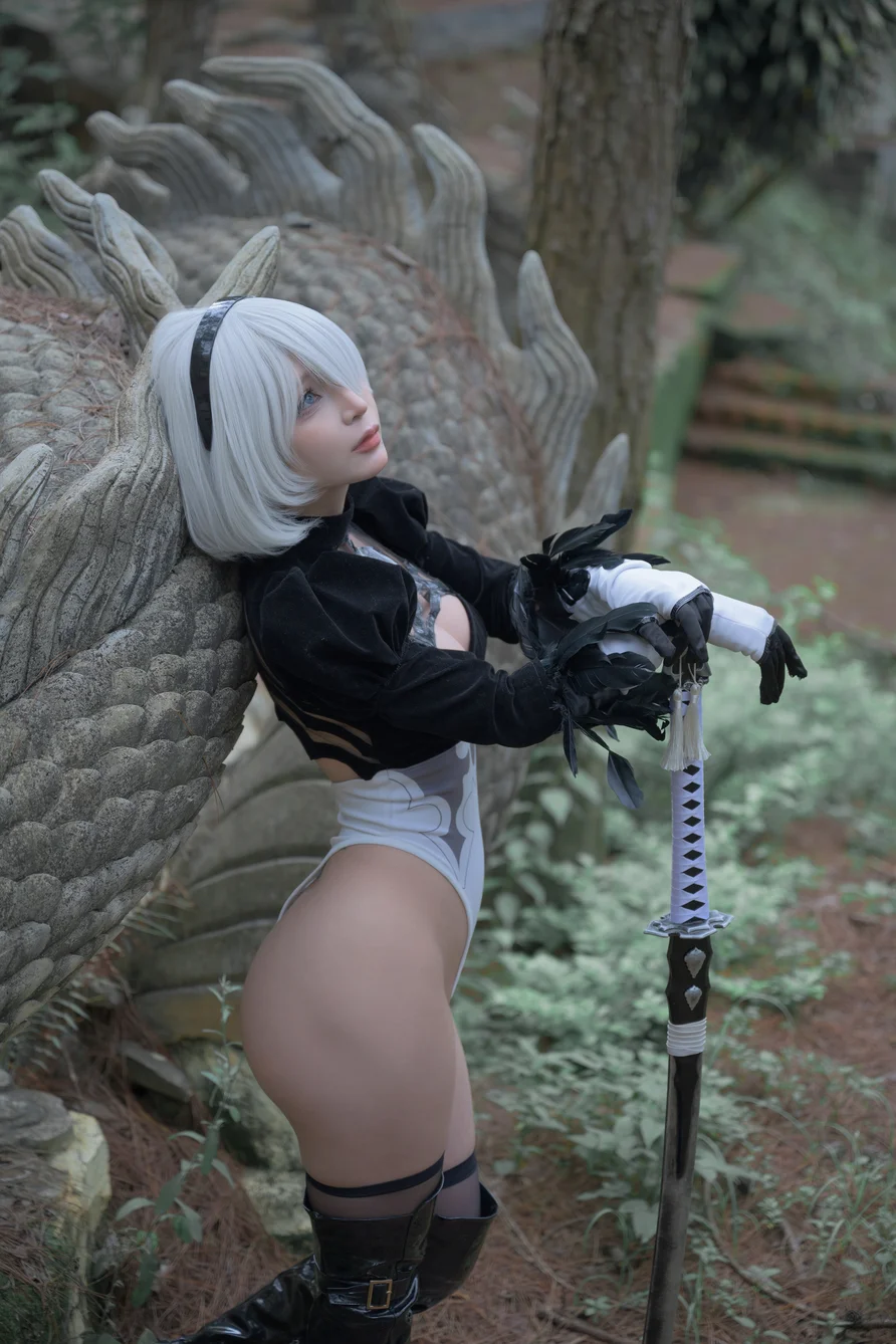 Coser-UmekoJ-NierAutomata-015.webp