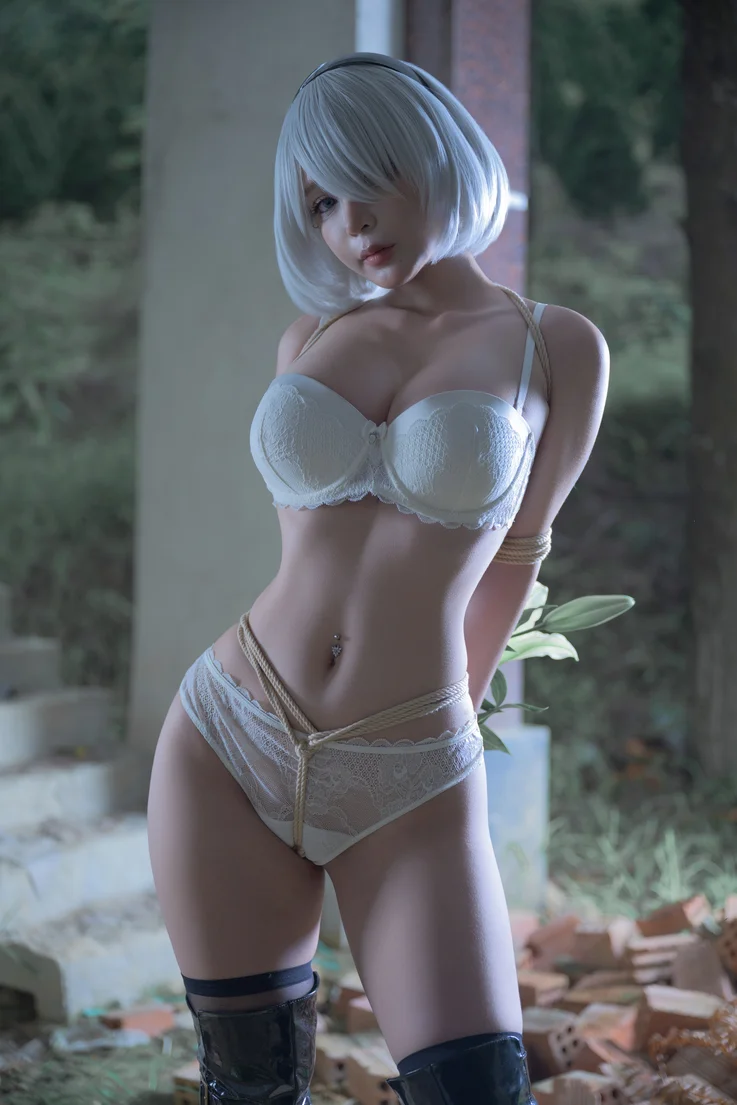 Coser-UmekoJ-NierAutomata-026.webp