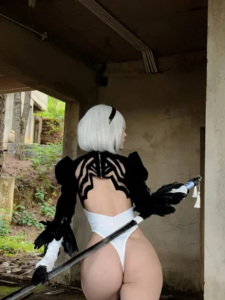 Coser-UmekoJ-NierAutomata-093.webp