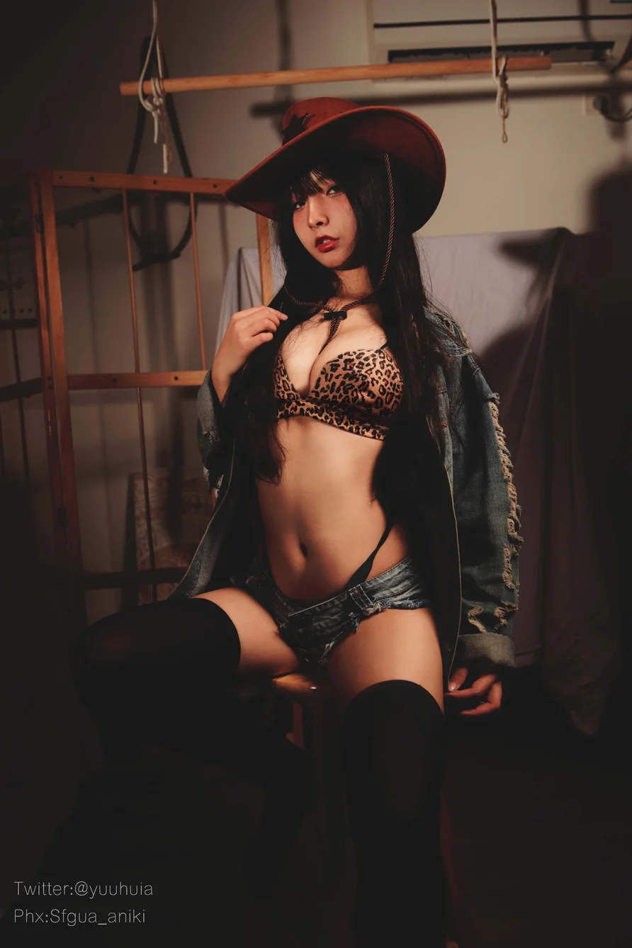 Coser-yuuhui-012.webp