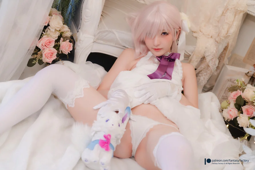 Fantasy-Factory-Xiao-Ding-Cosplay-Mashu-Kyrielight-FateGrand-Order-009.webp