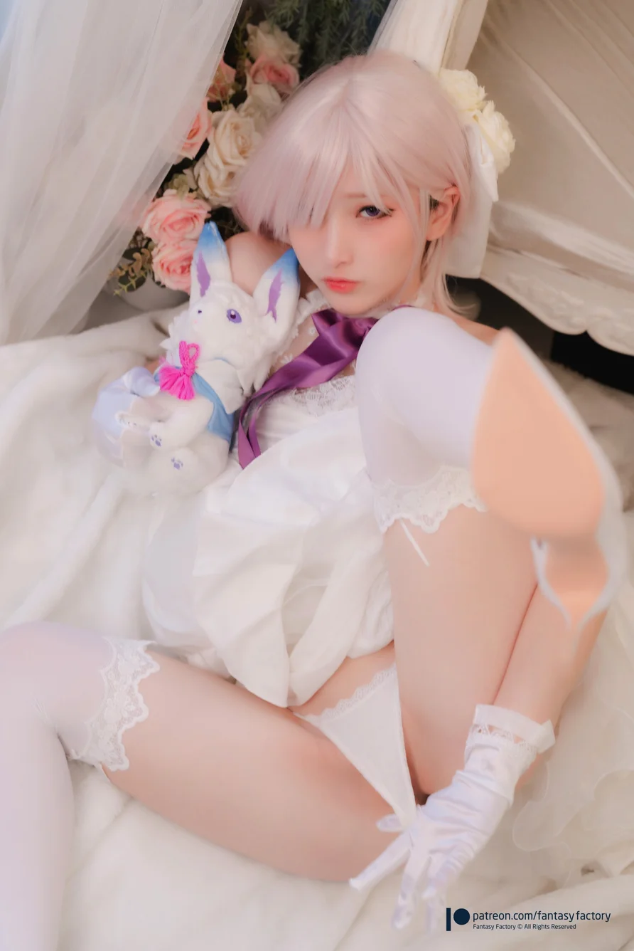 Fantasy-Factory-Xiao-Ding-Cosplay-Mashu-Kyrielight-FateGrand-Order-010.webp