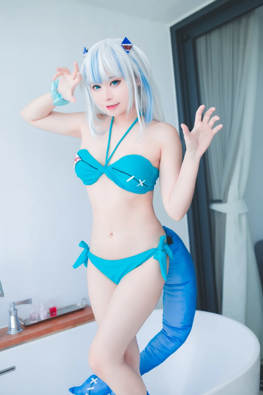 Coser-MeenFox-Gawr-Gura-Swim-005.webp