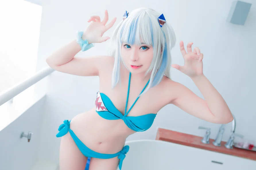 Coser-MeenFox-Gawr-Gura-Swim-012.webp