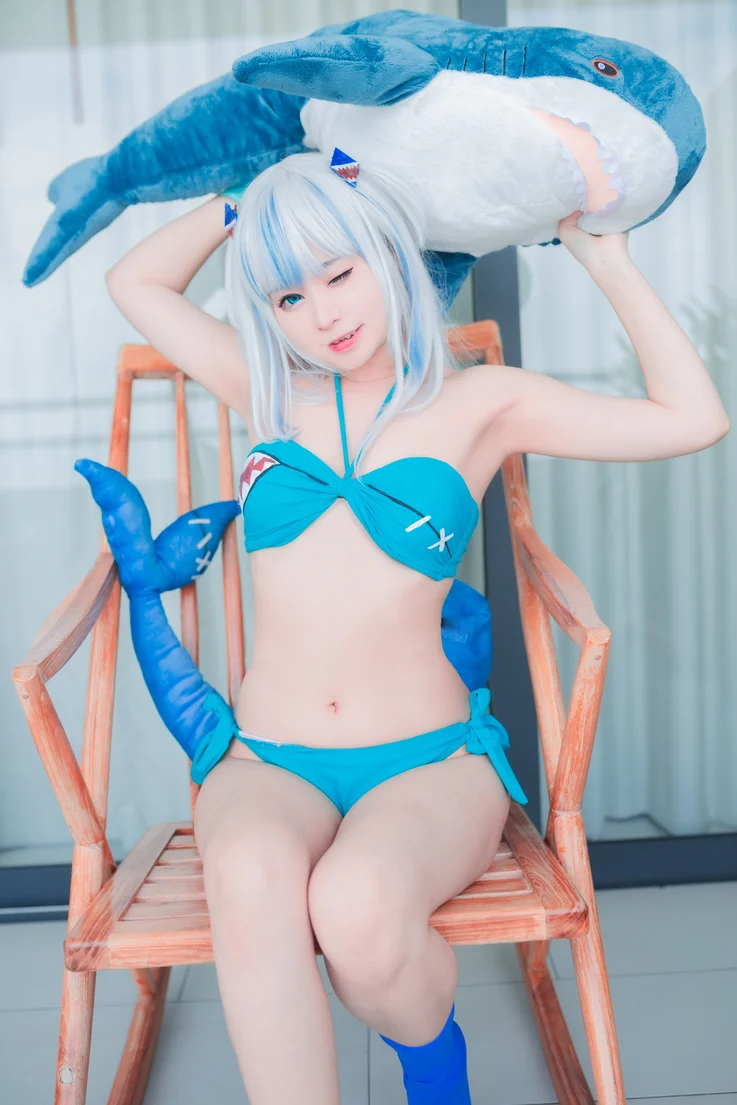 Coser-MeenFox-Gawr-Gura-Swim-024.webp