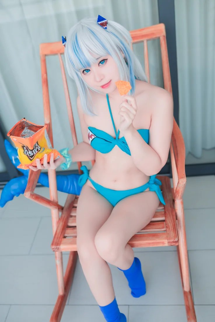 Coser-MeenFox-Gawr-Gura-Swim-032.webp