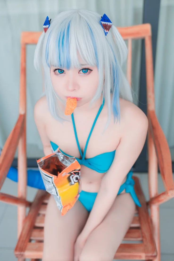 Coser-MeenFox-Gawr-Gura-Swim-033.webp