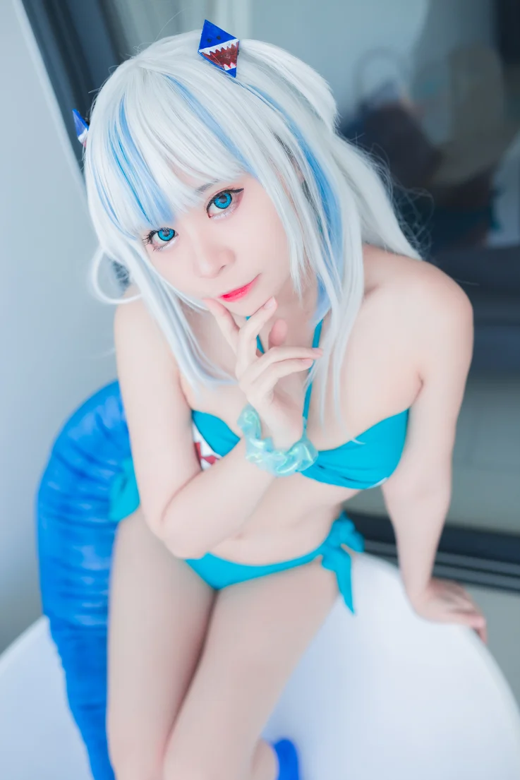 Coser-MeenFox-Gawr-Gura-Swim-037.webp