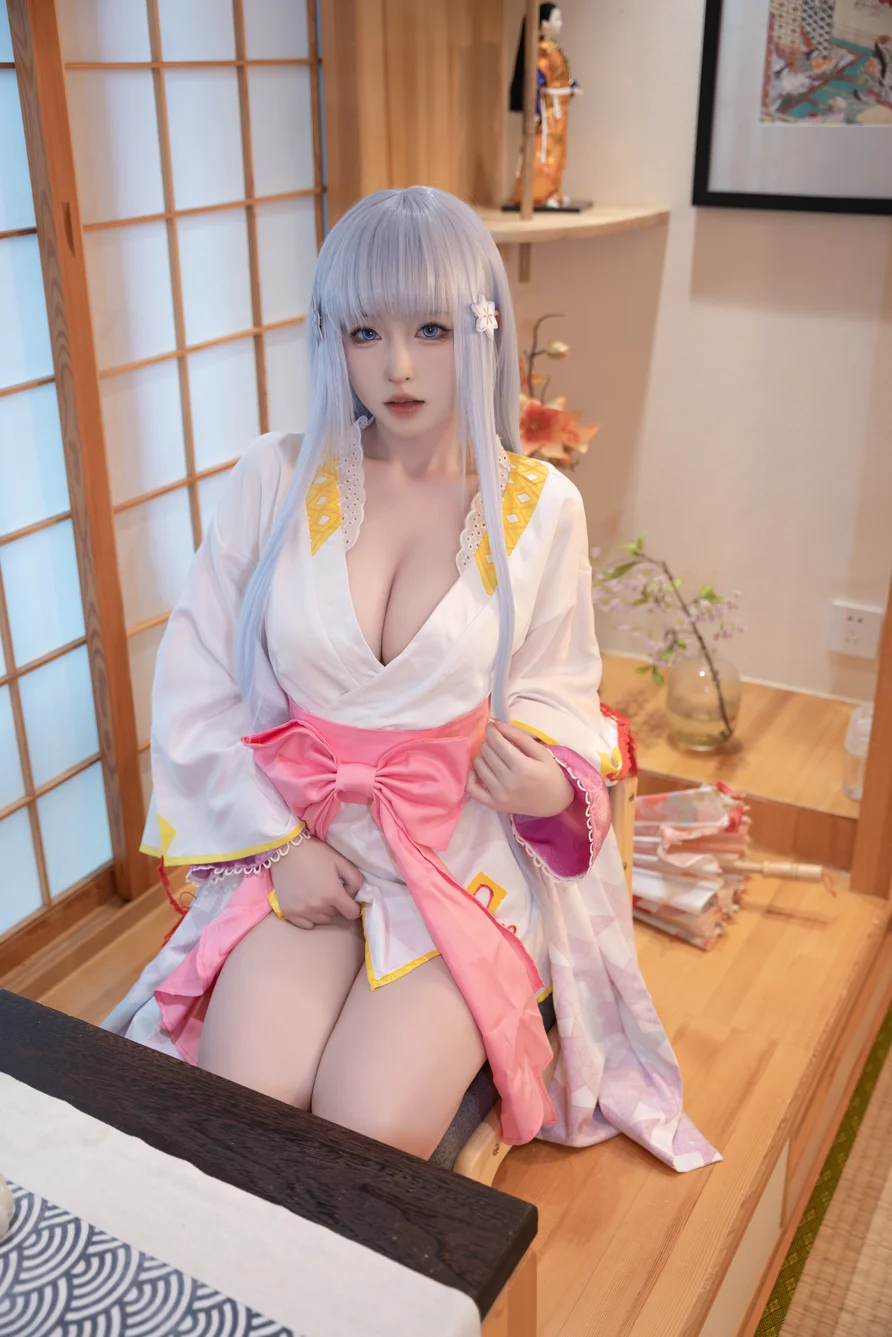 Coser-Qing-shui-you-nai-004.webp