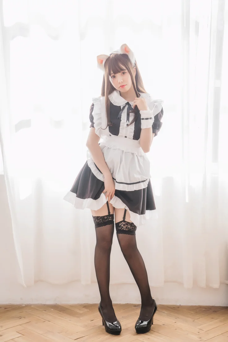 Coser-Yoko-and-W-and-Saki-040.webp