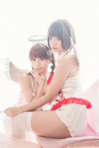 Coser-Yoko-and-W-and-Saki-119.webp