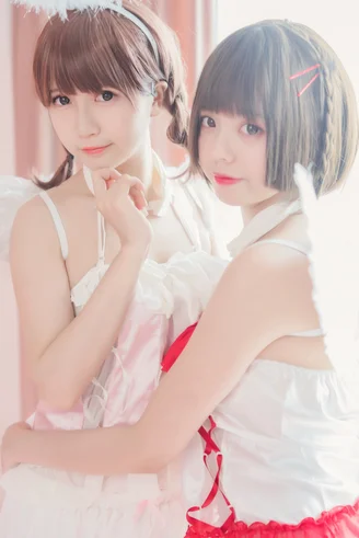 Coser-Yoko-and-W-and-Saki-124.webp