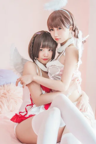 Coser-Yoko-and-W-and-Saki-133.webp