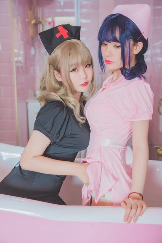 Coser-Yoko-and-W-and-Saki-139.webp